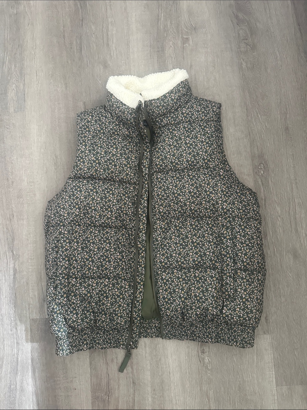 Universal Thread Floral Puff Vest in Dark Green with Cream Sherpa Collar